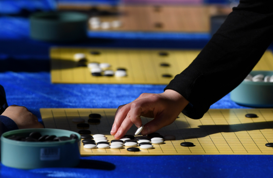 網(wǎng)上圍棋比賽，棋逢對手，情感交流暖人心